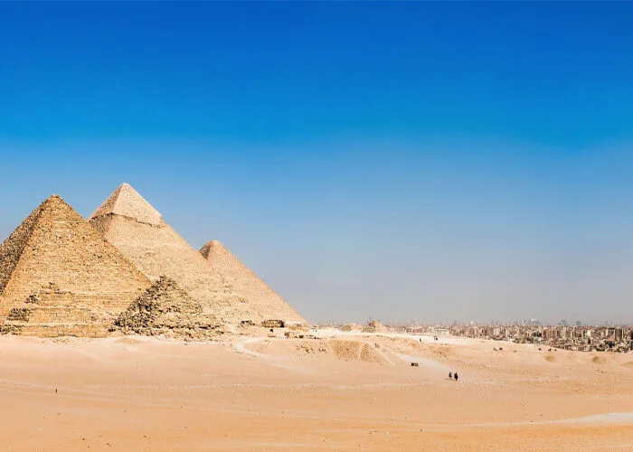 The Captivating History of the Pyramids of Giza