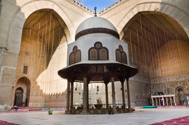 Mosque-Madrassa_of_Sultan_Hassan_-_Cairo_2-scaled